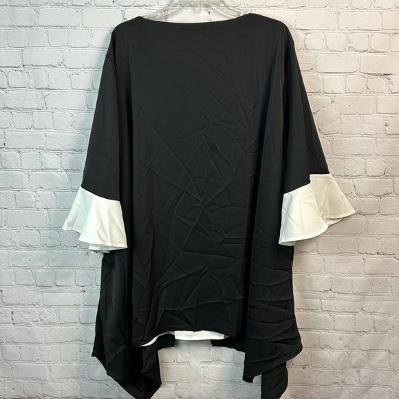 5X 6X BloomChic Black/White Contrast Zip Up Flutter Sleeve Handkerchief Hem Top - Picture 7 of 7